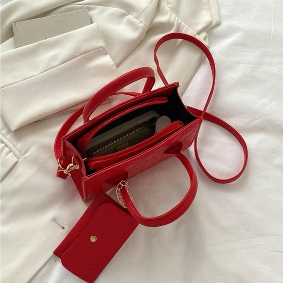 [NEW] Red square bag with small pouch - Picture 3 of 4